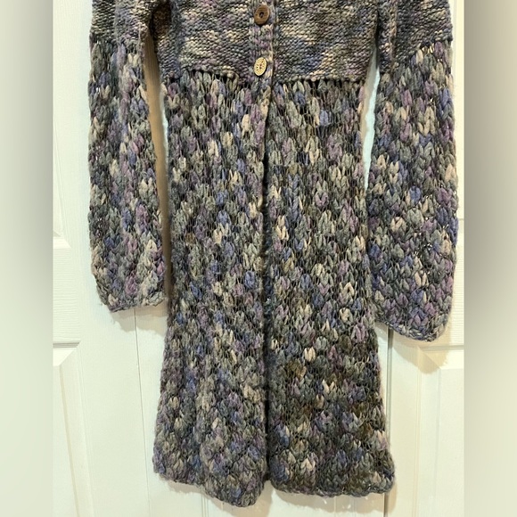 Free People 3/4 length sweater. Size M. Blue/Purple/Hunter Green accents. - Picture 11 of 11
